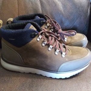 UGG Olivert Brown Boots Waterproof Hiking Treadlite Thinsulate Mens Size 10.5